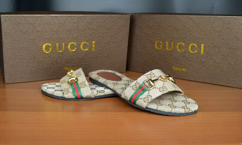 Gucci Slippers Woman--215